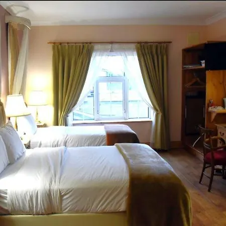 Гостевой дом The Old Bank Family Town House