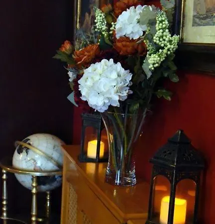 Πανσιόν The Old Bank Family Town House 4*