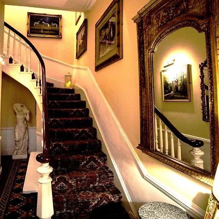 The Old Bank Family Town House بيت ضيافة Bruff