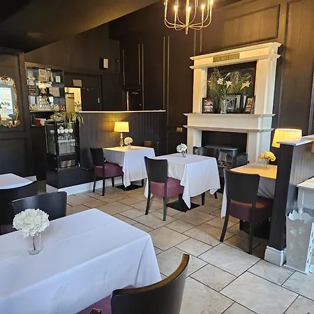 Гостевой дом The Old Bank Family Town House