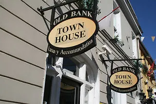 B&B The Old Bank Family Town House
