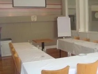 The Old Bank Family Town House 4* Bruff