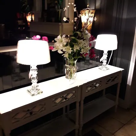 The Old Bank Family Town House Гостевой дом