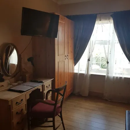 Гостевой дом The Old Bank Family Town House