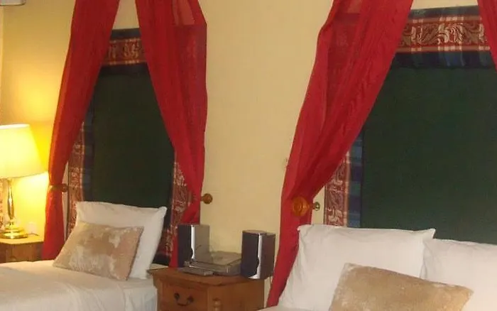 The Old Bank Family Town House Vendégház 4*